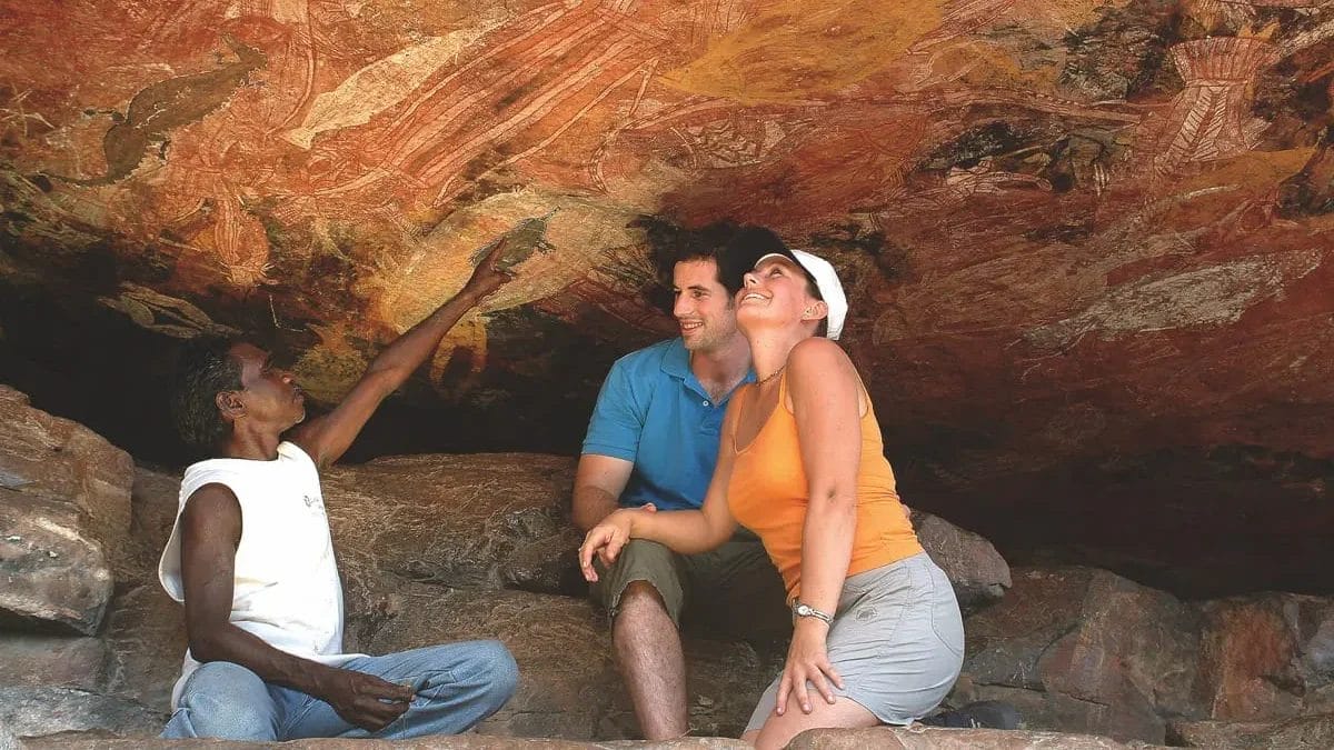 Lords Kakadu and Arnemland Safaris Rock Art Viewing